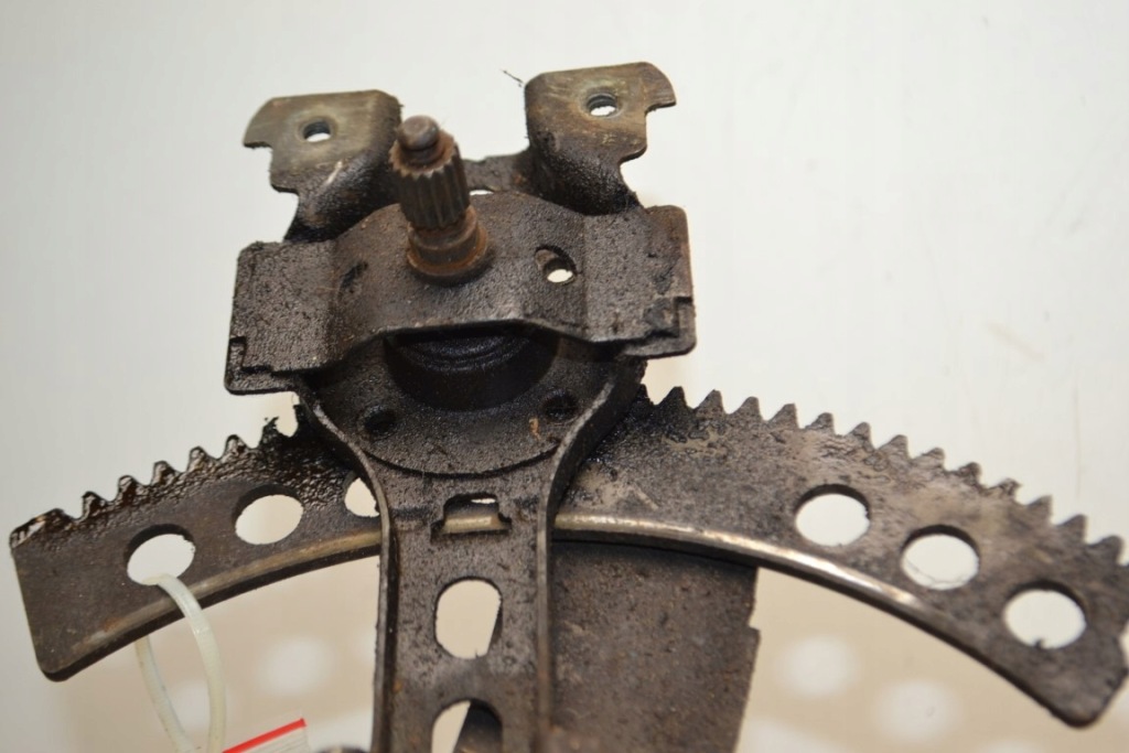 фото №8, Mercedes w123 подъемник стекло дверь правый перед