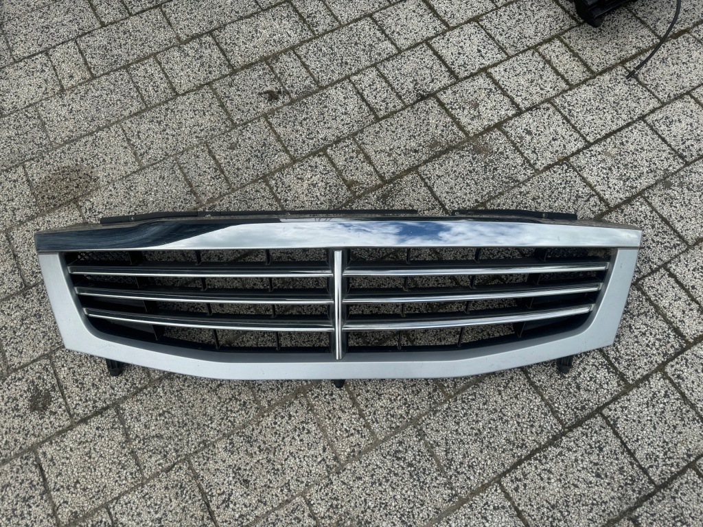 фото №1, Ssangyong rexton i решётка радиатора решётка радиатора серебристая 79460-08000