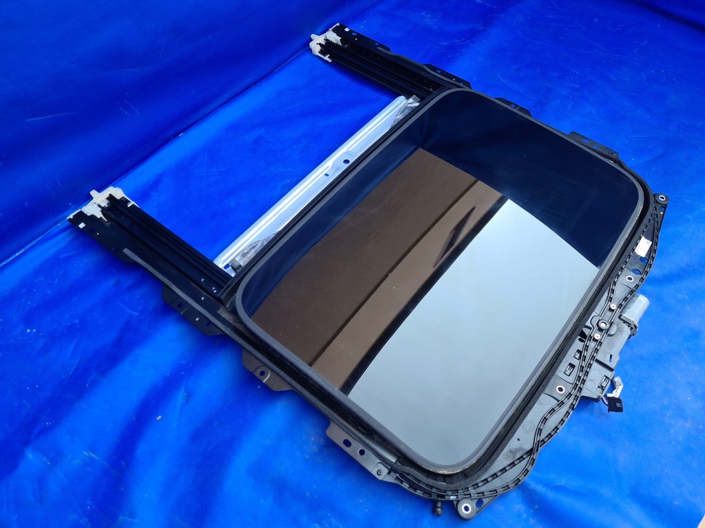 фото №8, Audi a4 b9 8w sedan люк механизм шторка комплект 8w5877041a oem