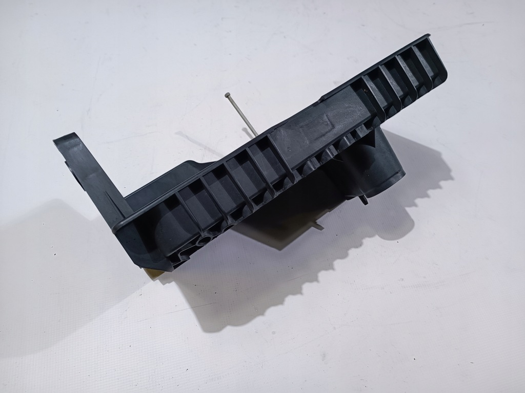 фото №6, Основание кронштейн аккумулятор ford explorer 2020-