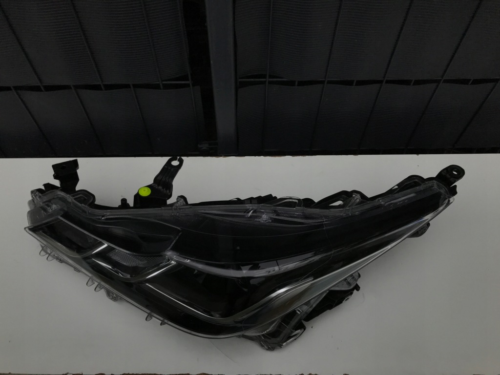 Toyota corolla e21 ліва фара перед седан led 18- в Україні