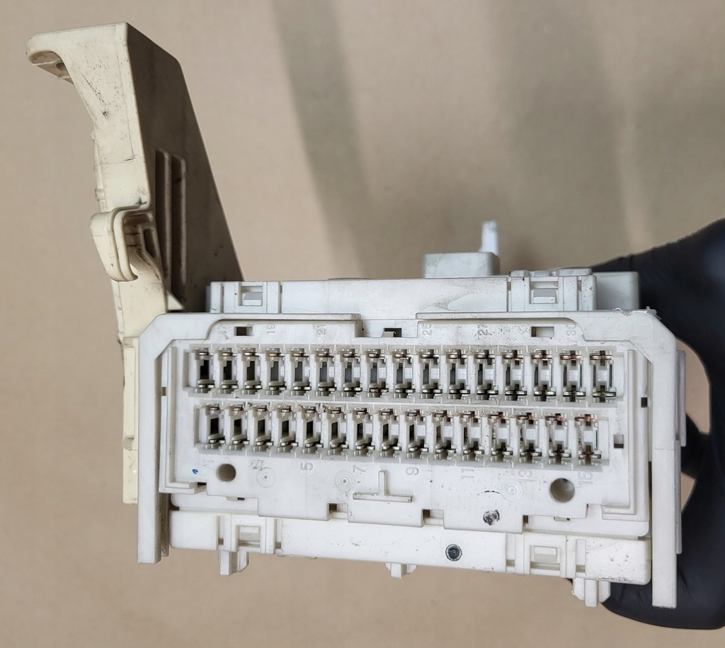 фото №10, Коробка запобіжників модуль bsi toyota yaris ii 82730-52700 32493-8f20 оригінальний номер