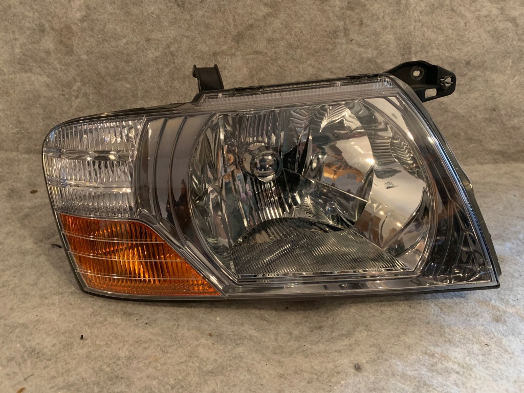 фото №1, Mitsubishi pajero 99-02 правая лампа передняя