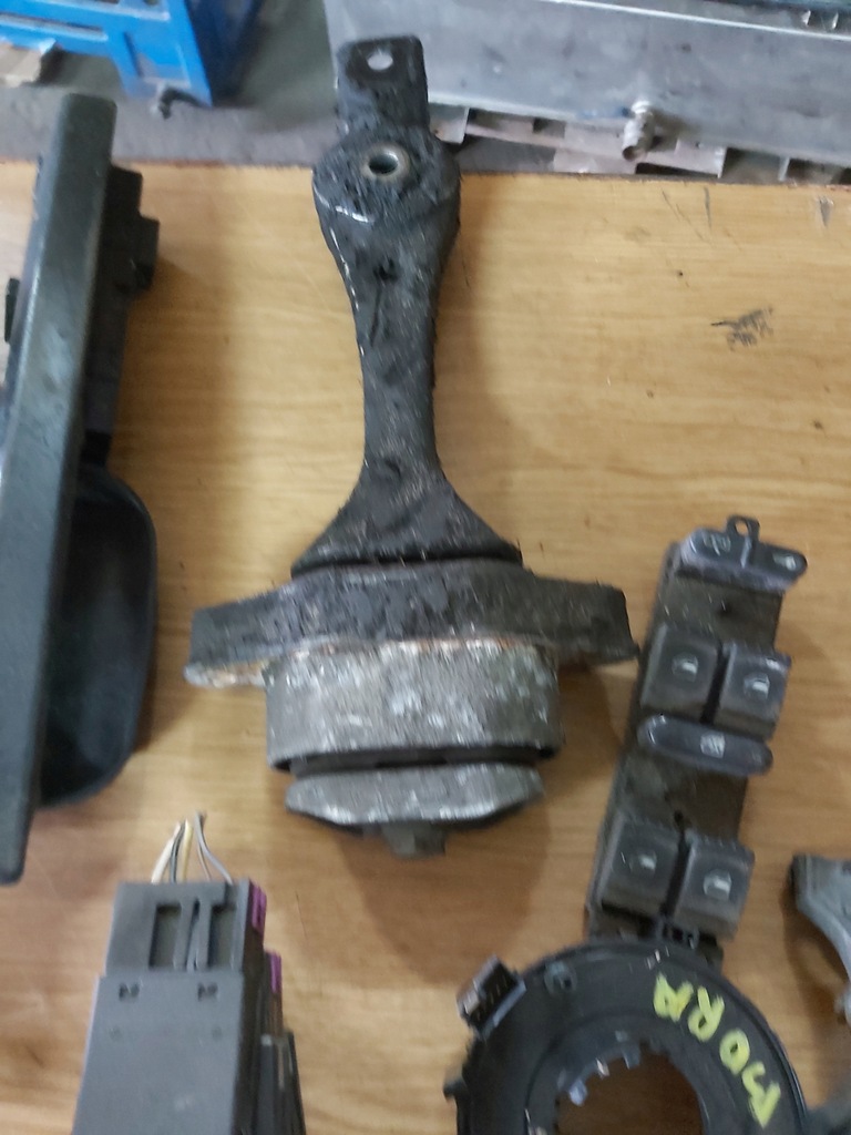 фото №1, Кронштейн двигателя vw golf iv