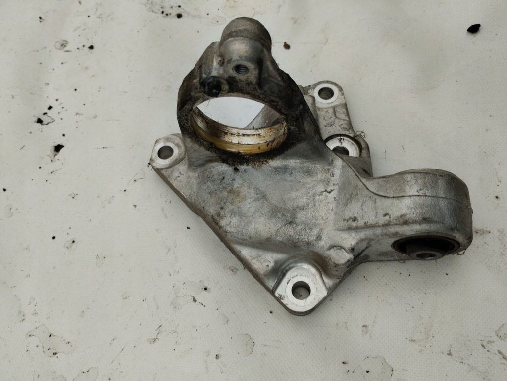 фото №1, Citroen ds5 2.0 hdi опора полуось