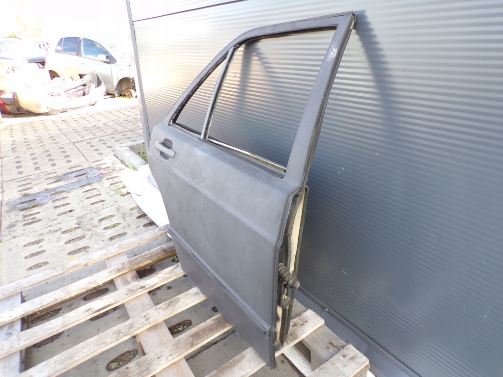 фото №3, Двері праве задні mercedes w201