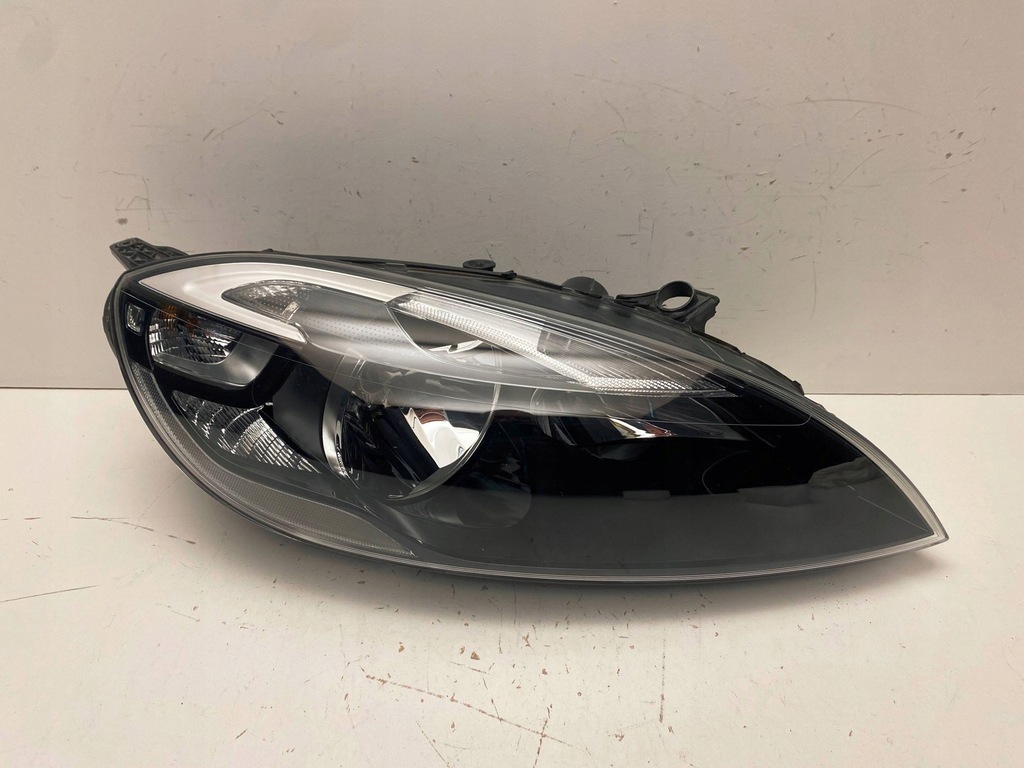 фото №1, Volvo v40 s40 lift обычная правая лампа 31420004