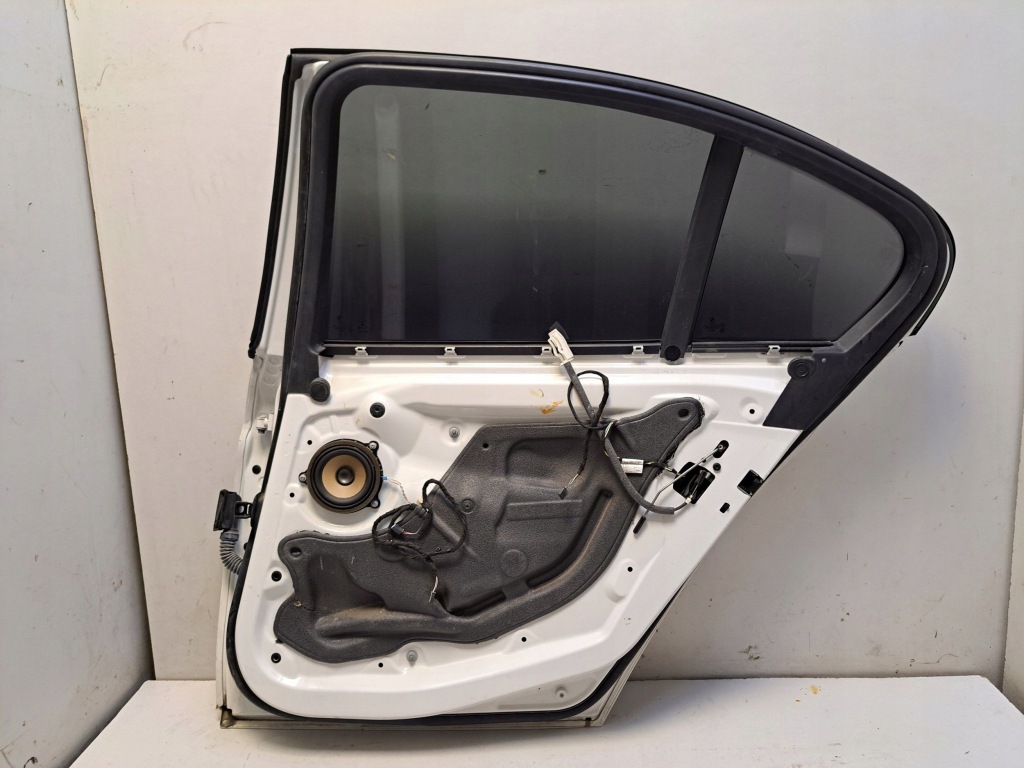 Купить Bmw 3 f30 f35 f31 2014 задний сторона правая дверь задняя