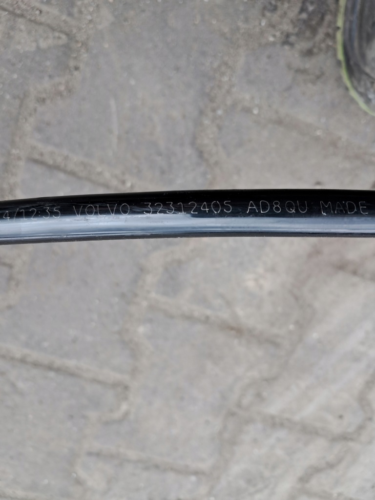 Патрубок шланг фільтра вугільний volvo xc60 ii гібрид 32312405 Зі Шроту