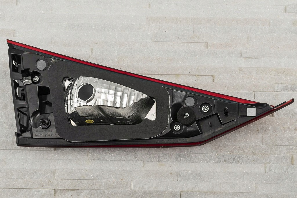 фото №10, Mazda 3 bm 14-18 sedan лампа крышки задний правая