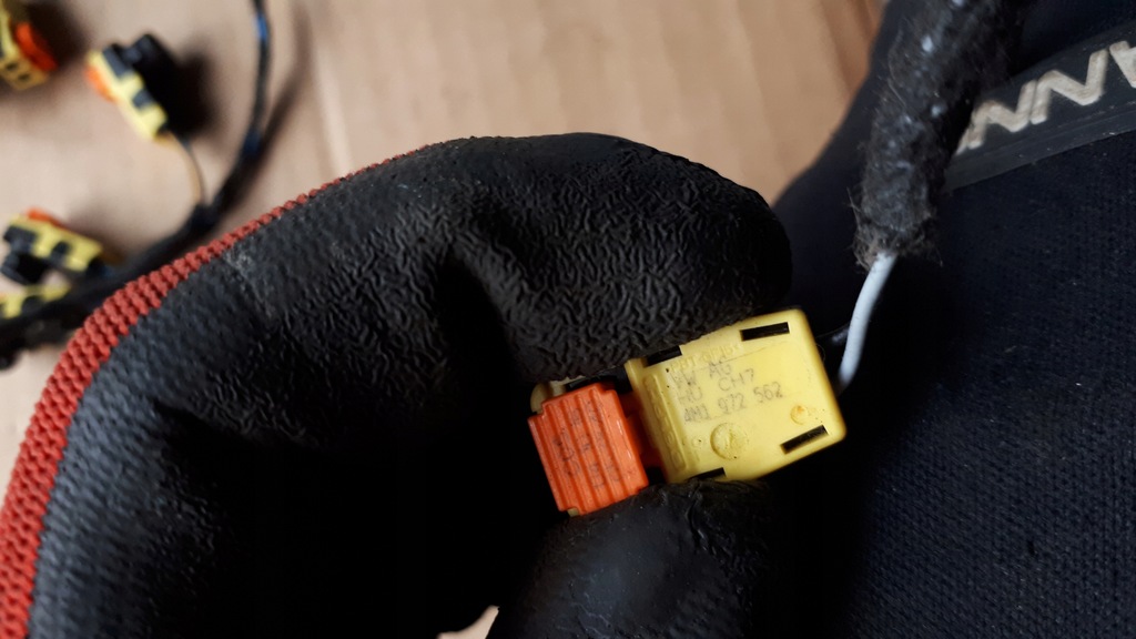 фото №8, A4 b9 8w s4 штекер колодка подушка безопасности 4m1972562 a5 8w