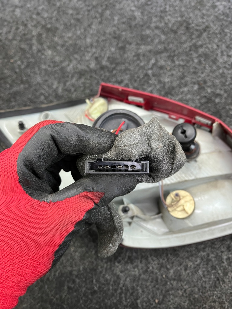 Skoda fabia 2 рестайлинг  фара правая  задний 5j6945096 Доставка