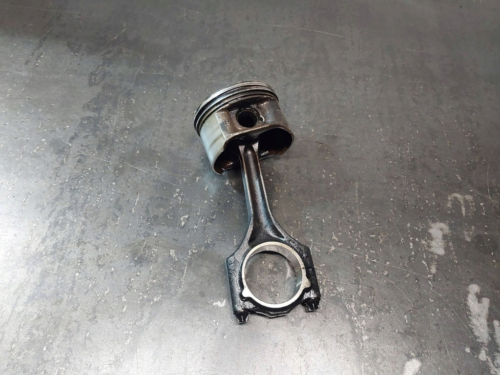 Поршень с шатун bmw 3 e46 316i 1.9 m43tub19 194e1 Недорого