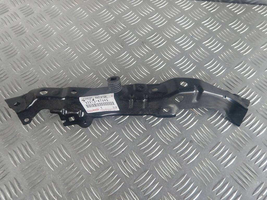 фото №1, Toyota prius plus + iii lift 12- правый панель фары pas перед 53213-47040 oryg