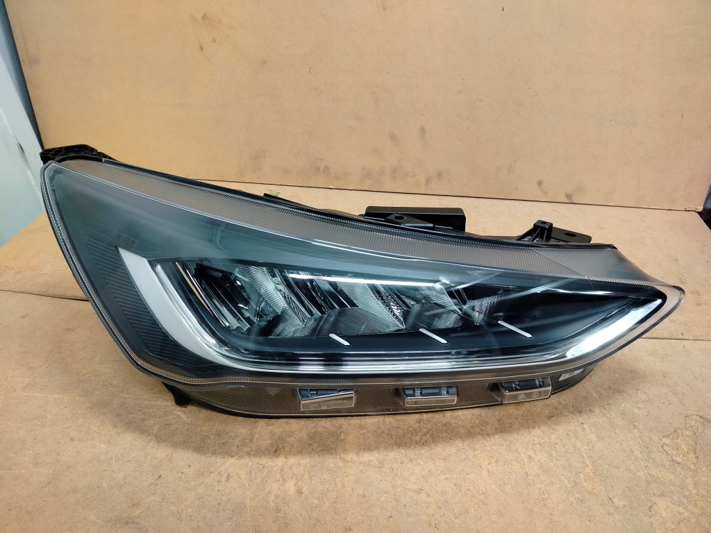 Ford focus mk4 рестайлінг  led фара правий ліва Зі Шроту