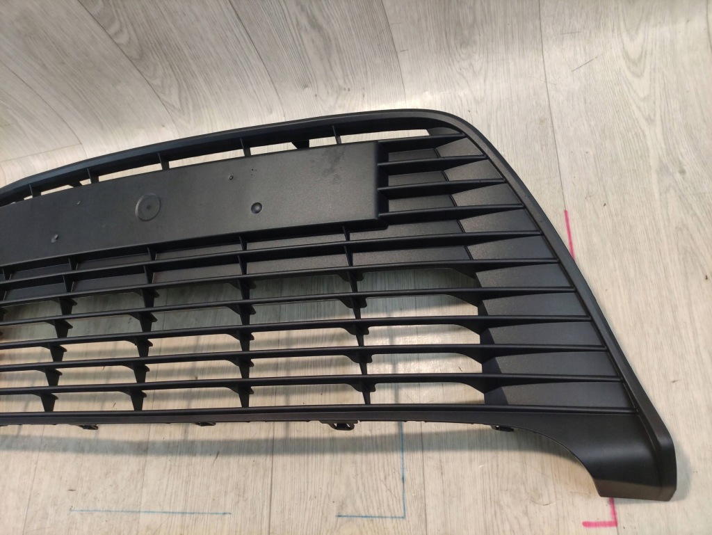 Toyota yaris 12-14 решётка средняя бампера 531120d250 Недорого