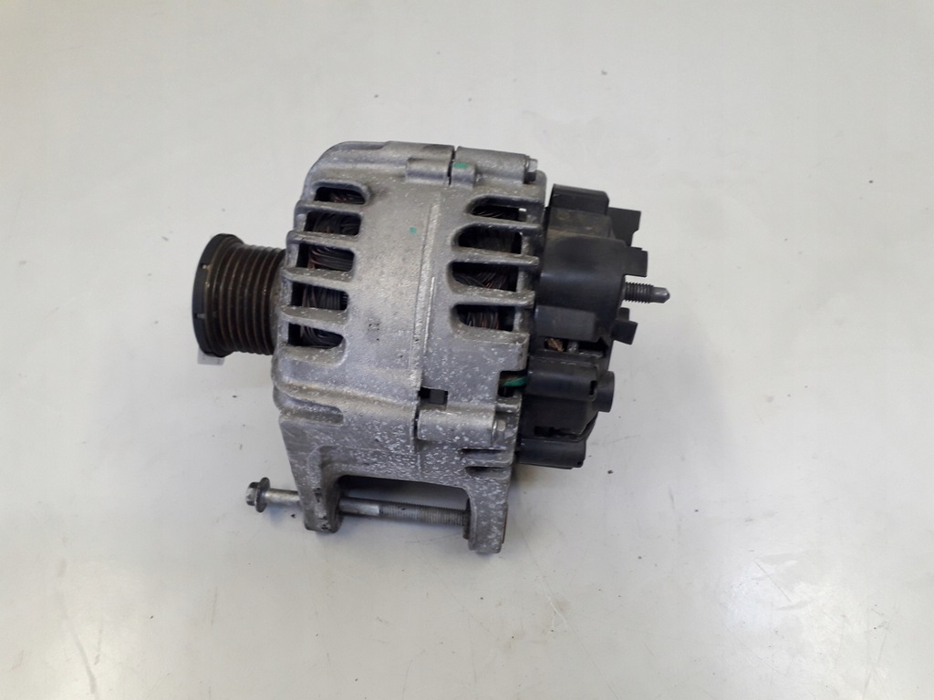 фото №1, Renault clio iv 1.2 tce генератор 231007842