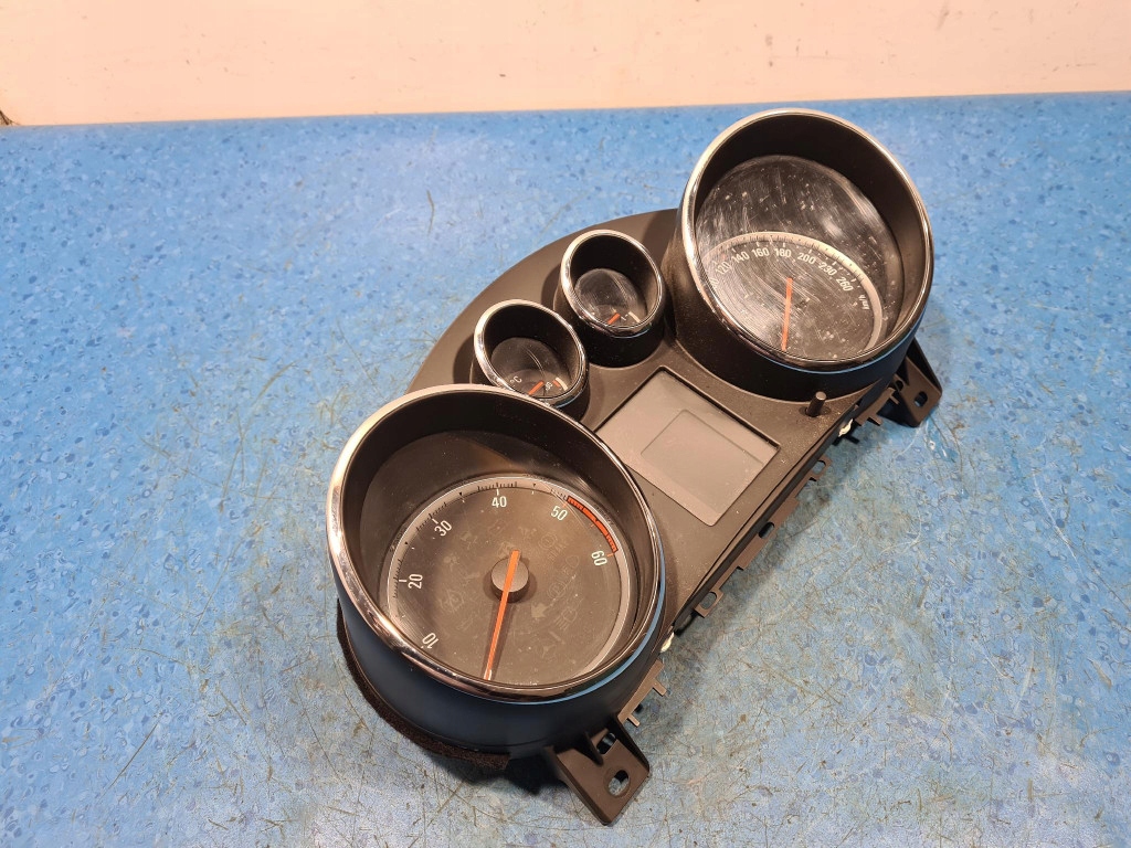 Opel astra j 1.7 cdti панель 13356298 в Украине