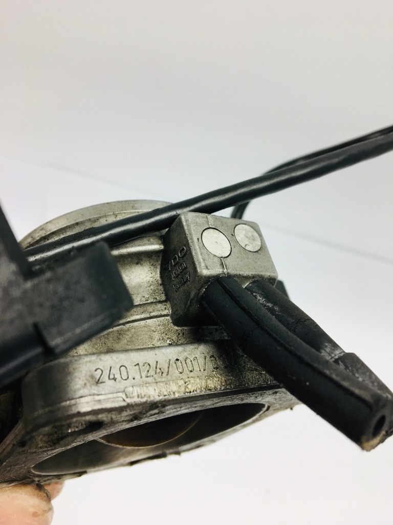 Дросельна заслінка mercedes w124 w201 190 m102 0065451824 0021400653 Оригінал