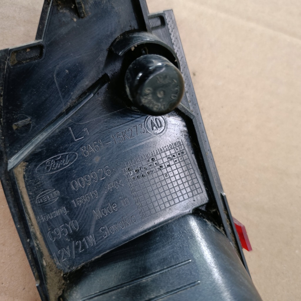 Фара протитуманна ліве задні ford fiesta mk7 8a61-15k273-ad Зі Шроту