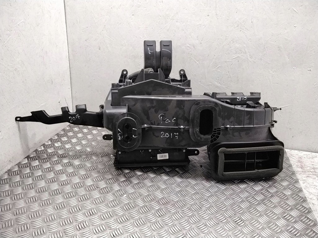 фото №6, Chrysler pacifica 2017 с передний корпус отопителя