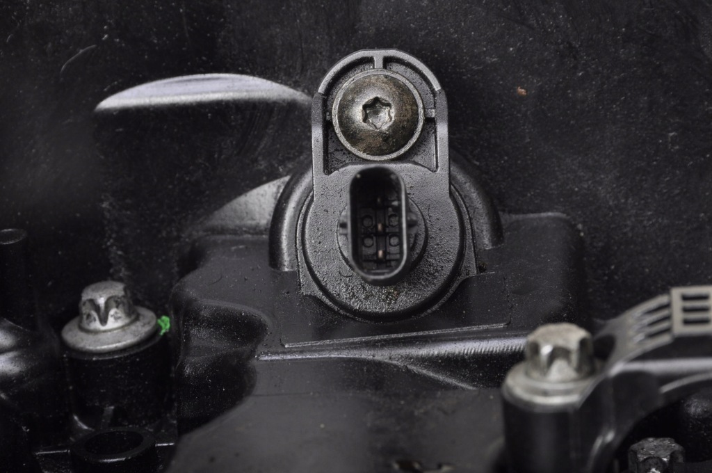 фото №7, Bmw e87 e90 e91 2.0 d крышка клапанов 7797613