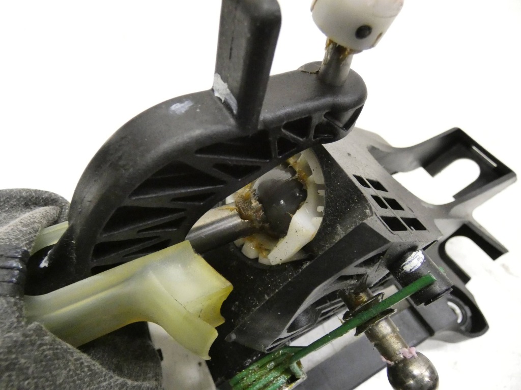 Куліса перемикання передач куліса  toyota auris e15 3353002210 Київ