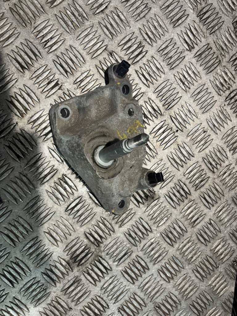 Купити Кронштейн кронштейн коробки 1.3tce renault express ii 112533448r