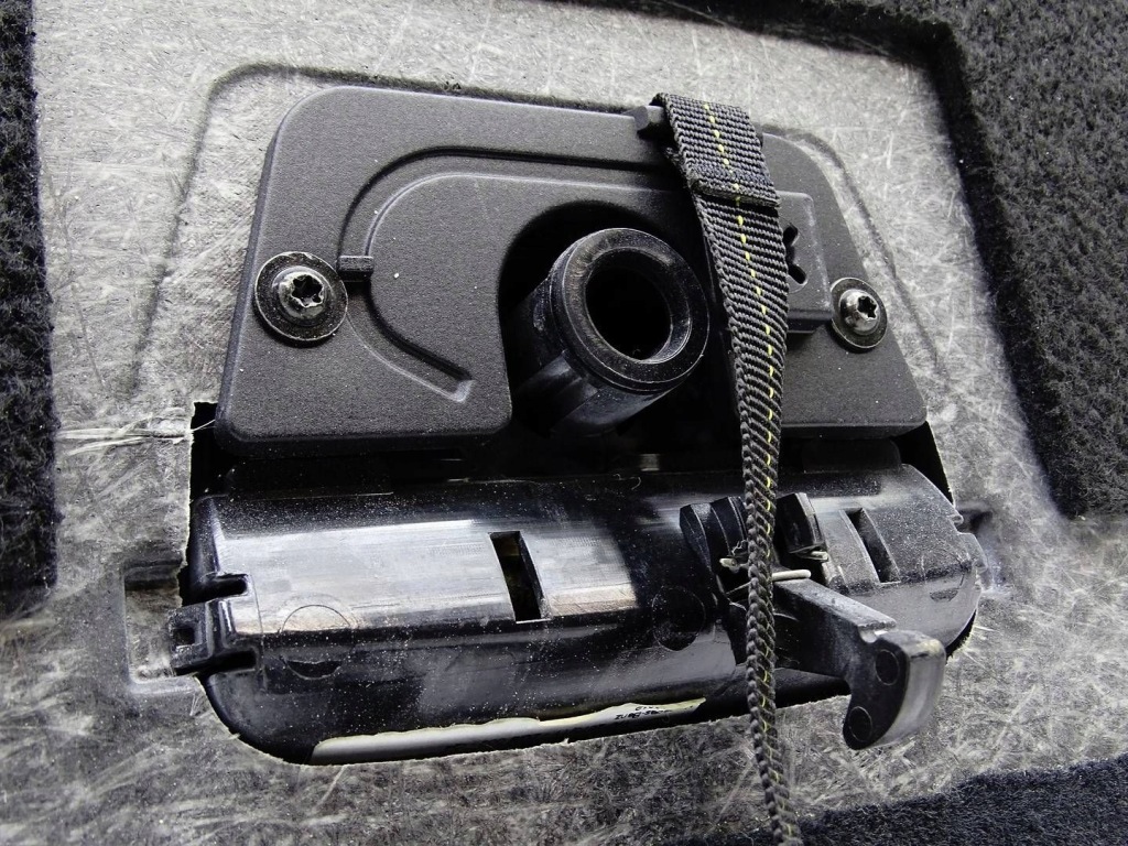 Обшивка пол багажника mercedes ml w166 a1666800202 с Разборки