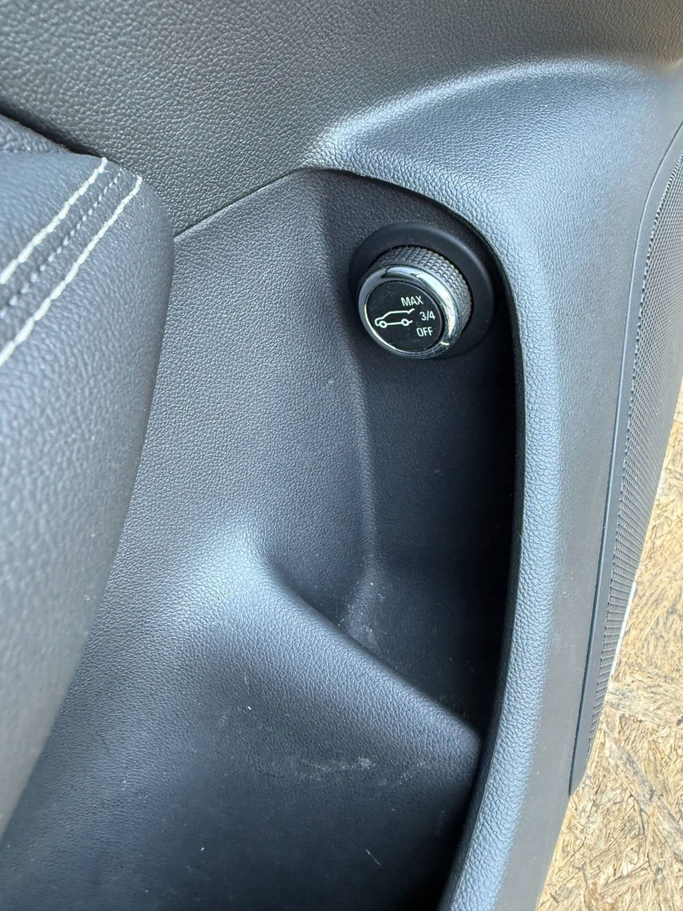 Обшивка обивка дверь левая сторона opel insignia b gsi 39138290 Киев