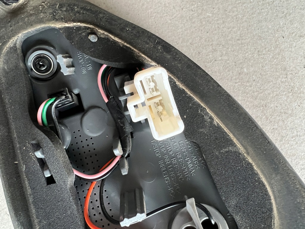 фото №6, Hyundai i30 ii lift kombi лампа крышки левая