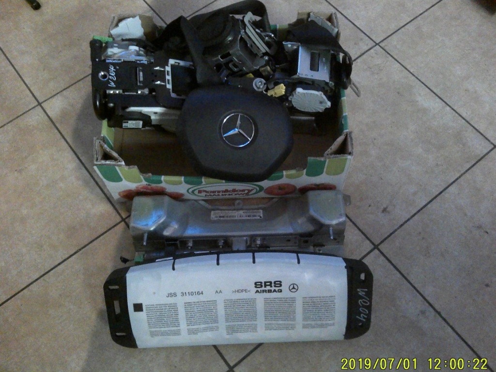 фото №1, Mercedes w204 подушки безпеки i ремені безпеки комплект