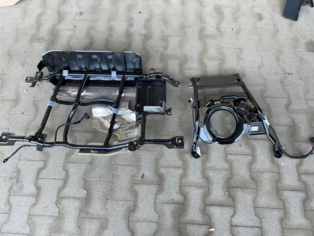 фото №9, Vw golf 8 кронштейн бака 5q0201677 5q0201674