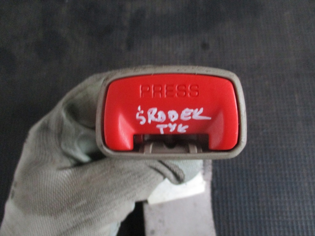 фото №6, Клипса задняя правая середина toyota sienna 03-09 56457a