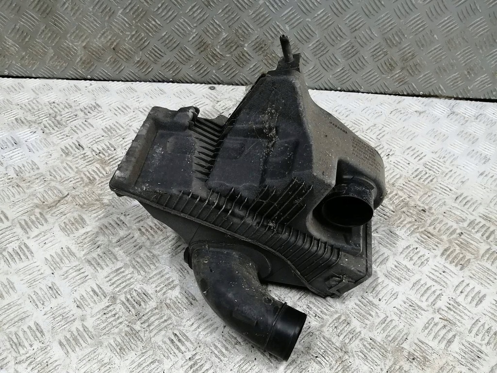фото №1, Renault оригинальный номер 8200215806 корпус фильтра воздуха
