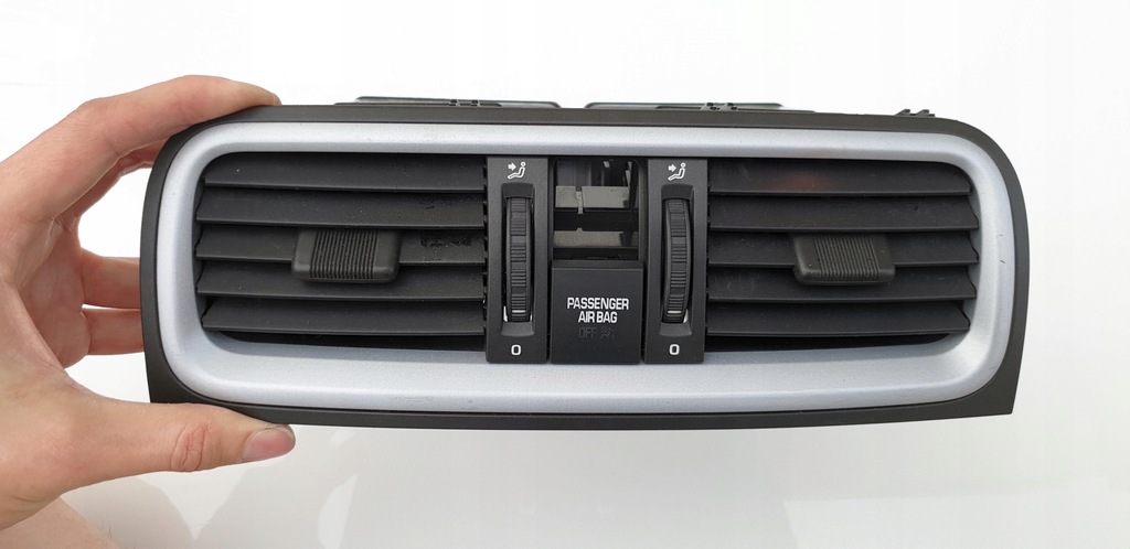 фото №14, Skoda fabia 2 ii mk2 roomster средняя решётка обдув панели приборной панели