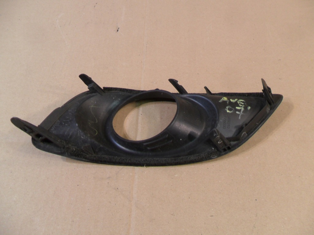 Решётка бампера правая toyota avensis t25 Недорого