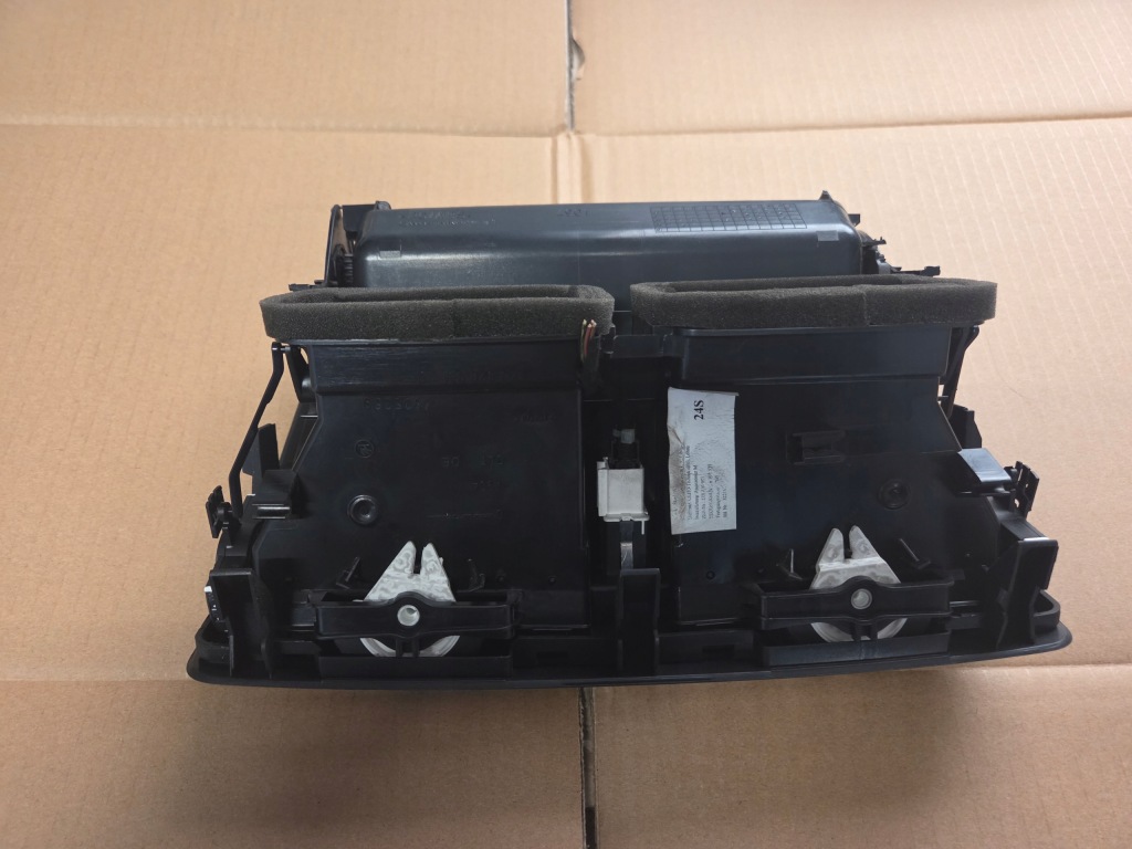 Бардачок решётка обдув skoda octavia ii 1z0820951 в Украине