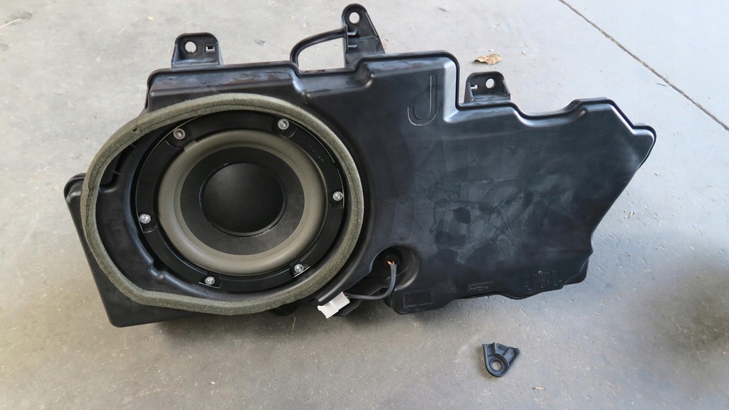 фото №1, Toyota land cruiser 150 сабвуфер динамік