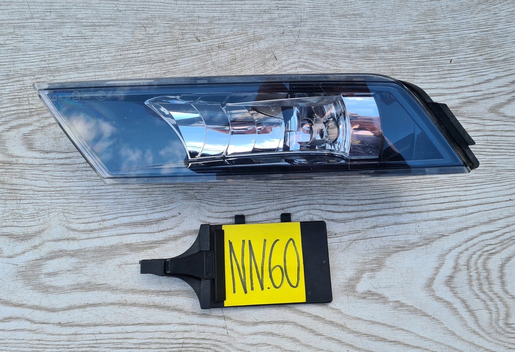 фото №1, Протитуманна фара лівий skoda superb iii 3v0941699