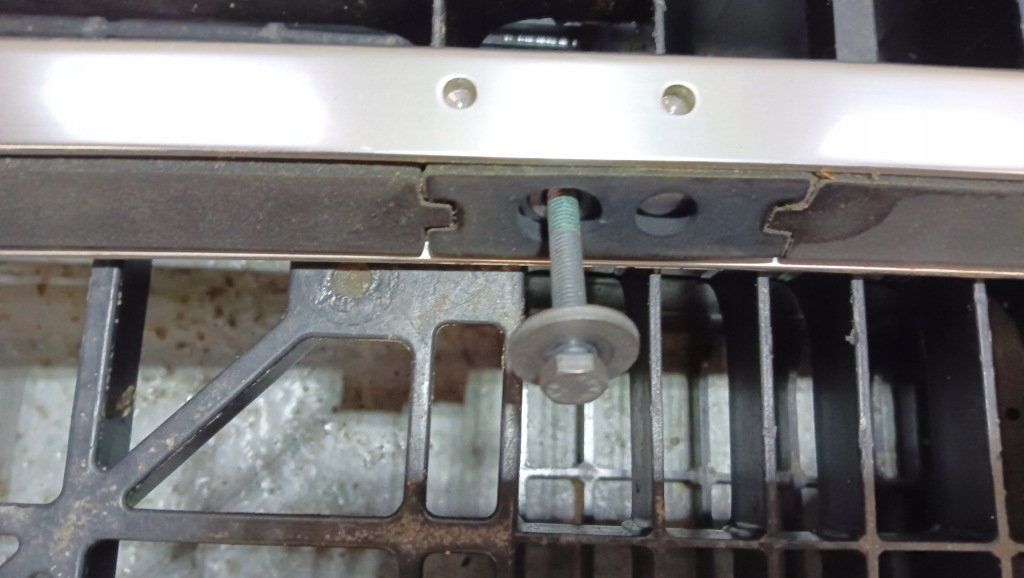 Audi a4 b8 рестайлинг  рейлинг крышный левое  avant хром винтики втулки 15r Цена