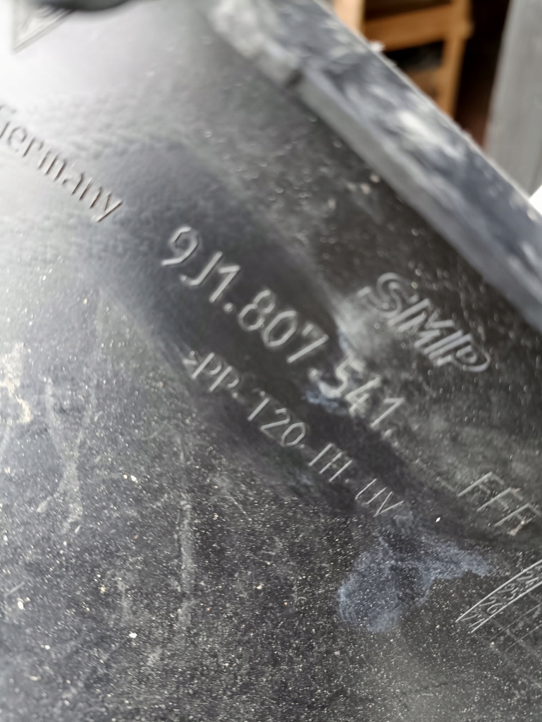 фото №10, Porsche taycan бампер спойлер накладка-спойлер 9j1807541