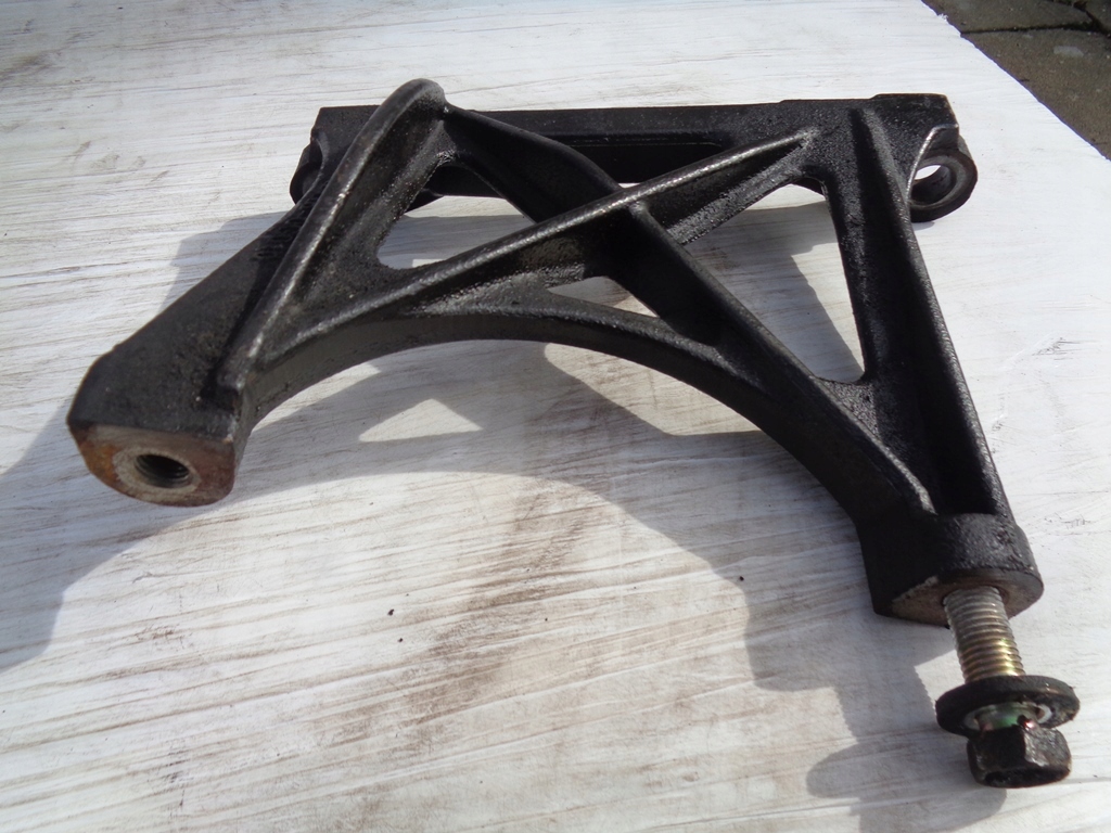 Кронштейн кронштейн катализатора 17118-0g010 toyota rav 4 ,avensis t25 2.0 d-4d Цена