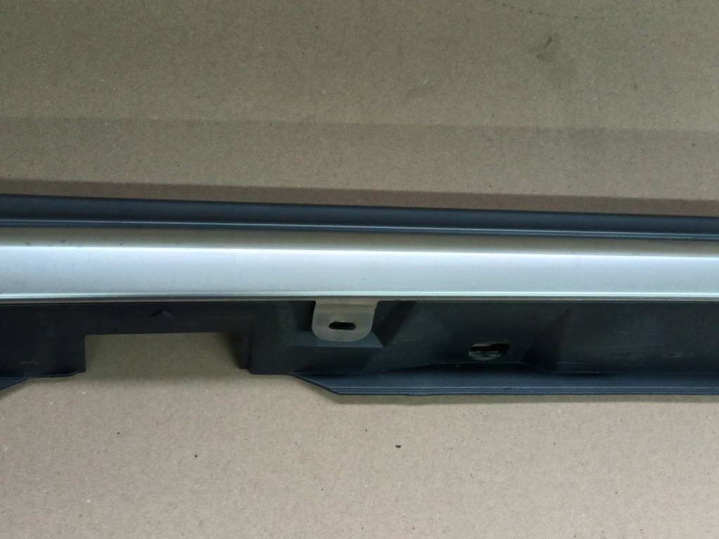 Молдинг порог правый  audi a6 c7 allroad порог правая в Украине