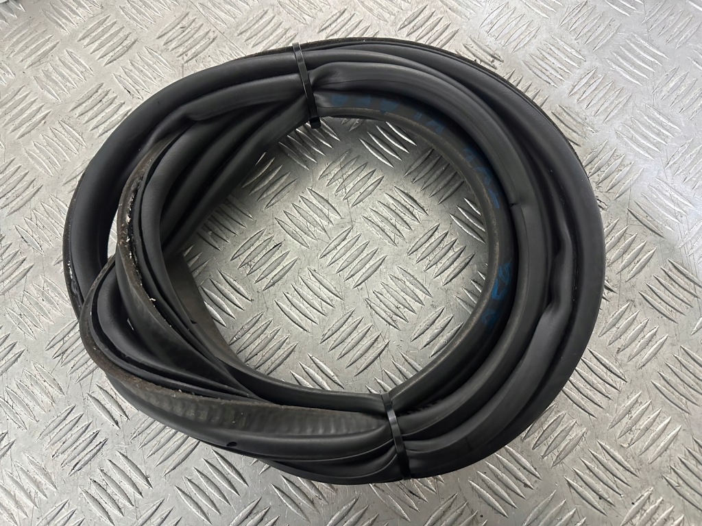 Mini cooper r56 прокладка кришки багажника Недорого