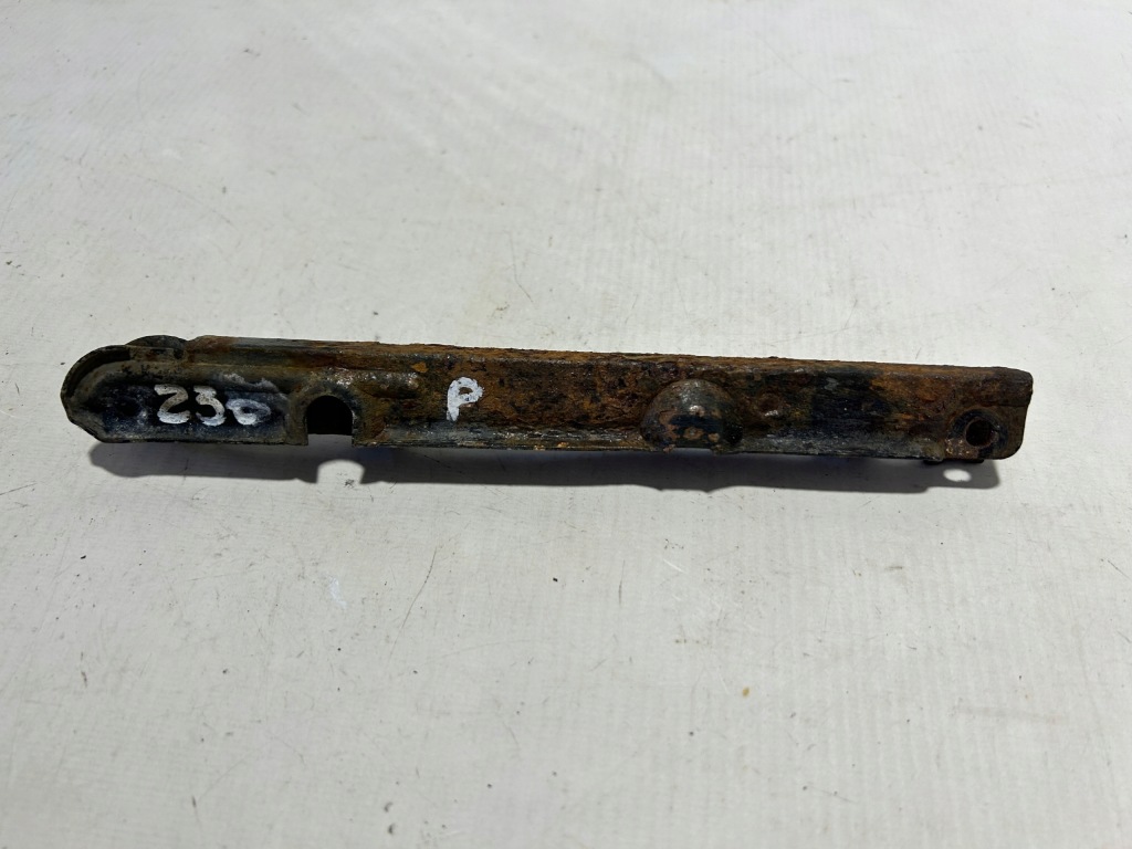 Купити Кронштейн  бампера mercedes sl r230 w230 правий передні  2308800614