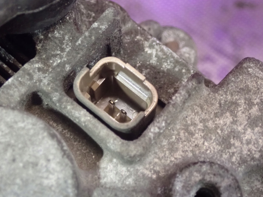 Renault clio 2 1,2 58km генератор 70a 8200065730 d7f726 в Україні