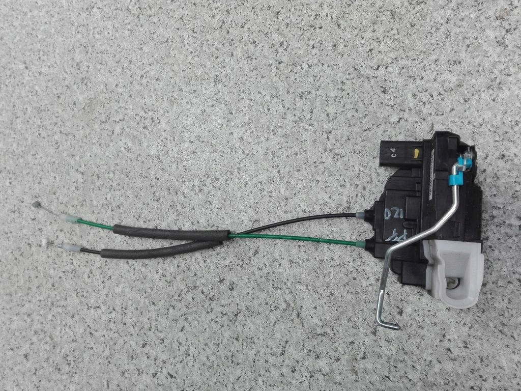 фото №1, Замок двері правий перед - hyundai i20 08-14 7pin