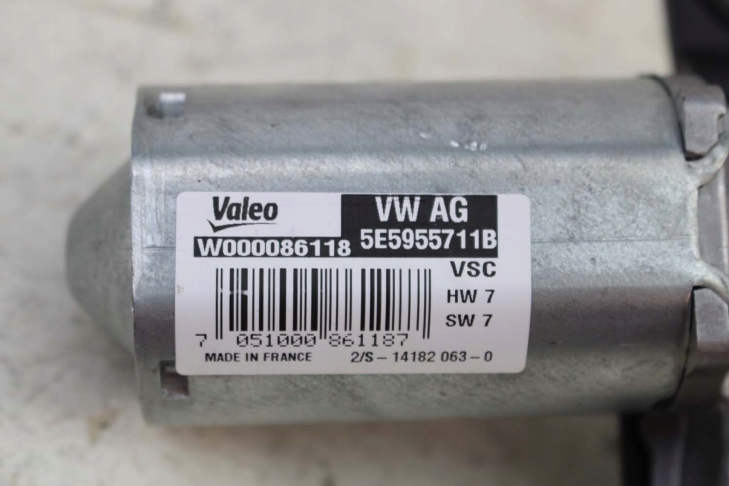 фото №9, Audi q3 vw моторчик дворники 5e5955711b задняя задний багажника крышки sea