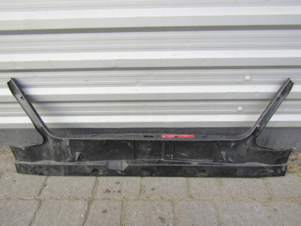 фото №13, 1 mercedes w124 sedan пластик защита багажника поперечина замка заднего